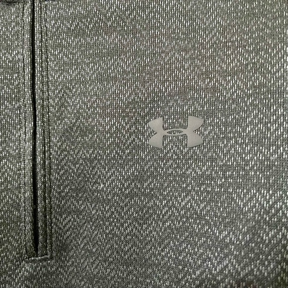 Men’s Under Armour top - Picture 2 of 5